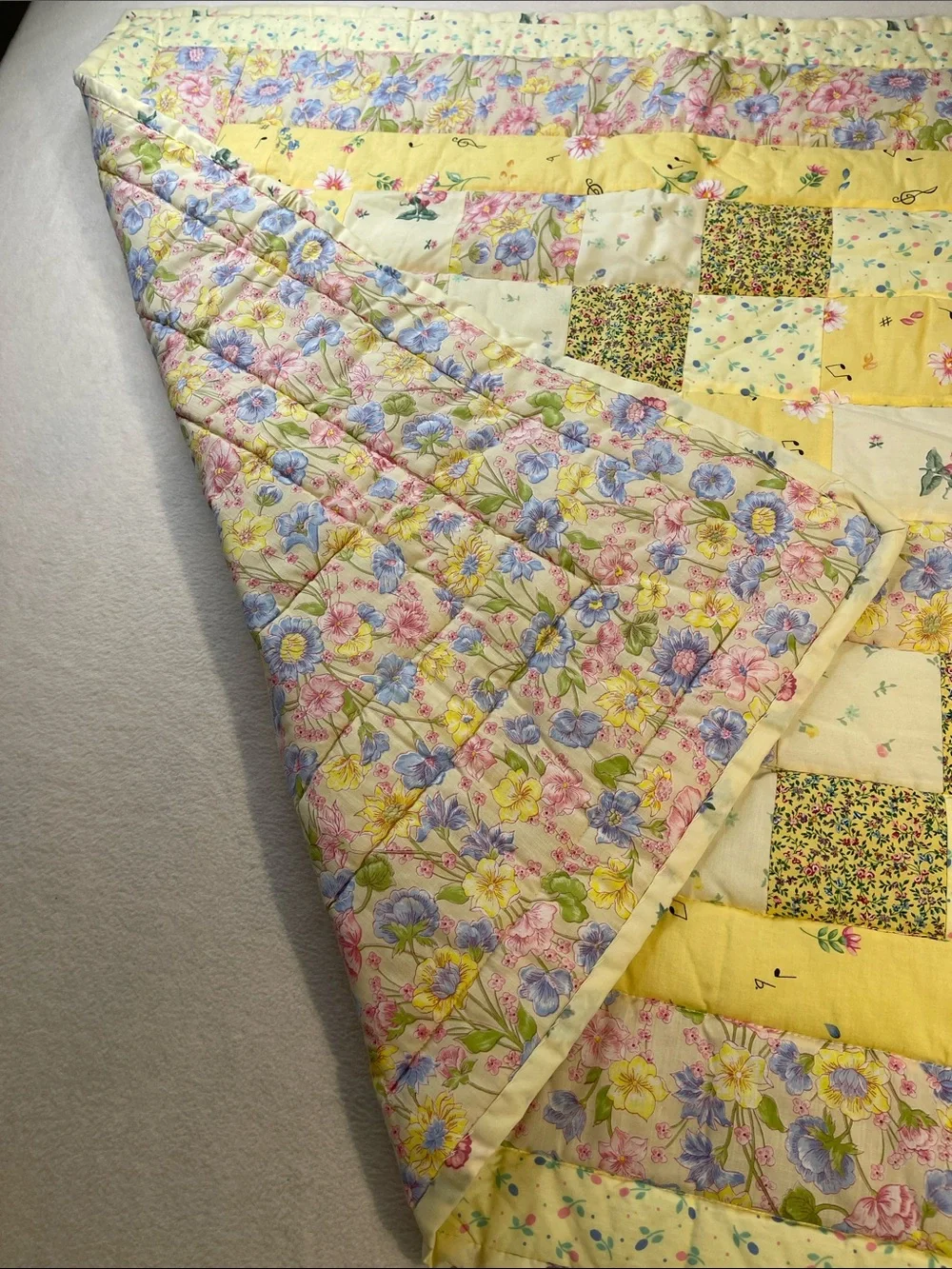 HANDCRAFTED Yellow Patchwork Floral Quilt - Soft Pastel Bedding  NEW 40x35 in.